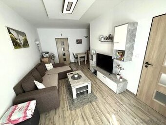 PRIESTRANNÝ 3-IZBOVÝ BYT (DISPOZIČNE PREROBENÝ NA 4-IZBOVÝ) - 1