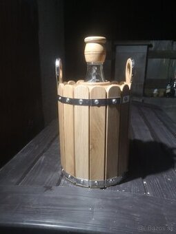 Predám drevom obložené demižóny – 5 l a 2 l