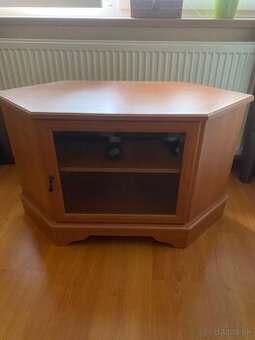 Stolík pod TV