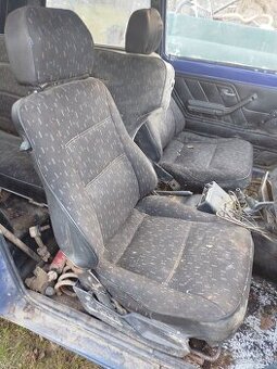 Lada niva  predné sedačky