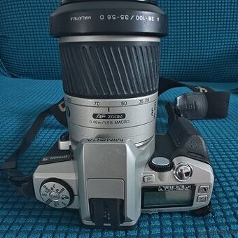 Minolta Dynax 5 + objektív Minolta AF Zoom 28–100 mm Macro