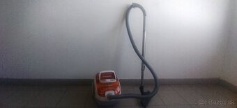 Predám bez vreckový vysávač Electrolux cyclonic twinclean 20