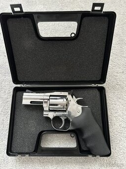 Vzduchový revolver ASG Dan Wesson 715 2,5" silver