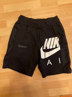Basketbalové kraťasy jordan XS.