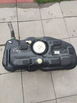 Palivová nádrž na Opel Corsa D