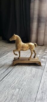 Antik mosadzná dekoracia koňa 17cm x 17 cm