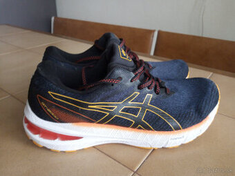 Panske bezecke tenisky ASICS GT 2000.
