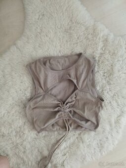 Krásne elastické tricko - 1