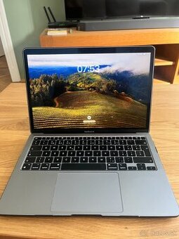 MacBook Air M1 2020 – skvelý stav
