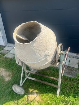 Miešačka na beton nefunkčna