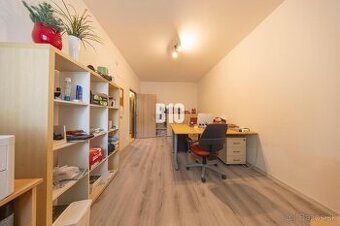 ZNÍŽENÁ CENA I Administratívna budova s pozemkom – Mesačná