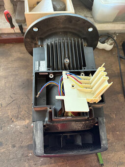 Predám motor Grundfos 5,5kW