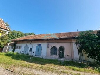 Šahy, Centrum: Obchodný Priestor 423 m² s Garážou a Potenciá