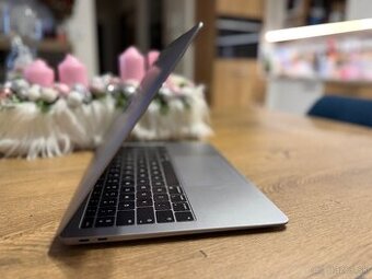 MacBook Air 16GB RAM & 256GB SSD (Retina, 13-palcový, 2019)