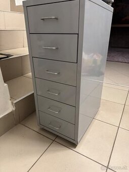 Plechova skrinka šuflikova