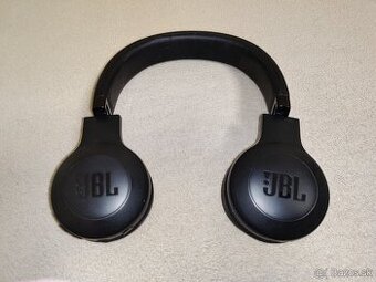 Preedám bluetooth slúchadlá JBL na náhradné diely.