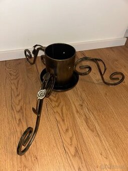 Kovovy stojan na zivy stromcek