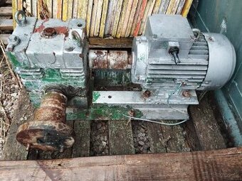 Elektromotor s prevodovkou