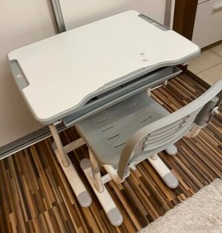 Predam rastuci stol a stolicku + stol a stolicky