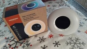 budík s rádiom Grundig nový