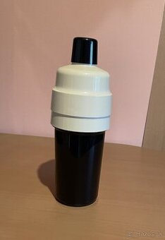 retro plastový shaker