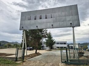 Bigboard Rozmer: 9,6 m x 3,6 m Osvetlený