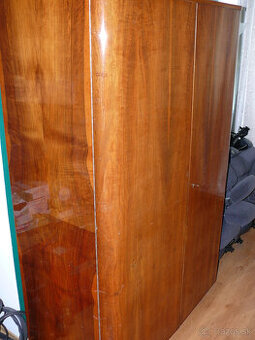 2 starožitné skriňe