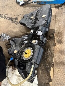 Palivová nádrž BMW 520d f10 2012