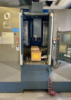 Obráběcí centrum (vertikální) MAKINO F5 (7549)