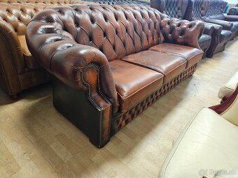 CHESTERFIELD ŠTÝL,SEDAČKA-KOŇAKOVEJ FARBY