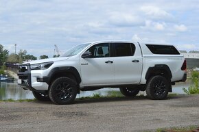 Toyota Hilux Double Cab 2.8L Invincible