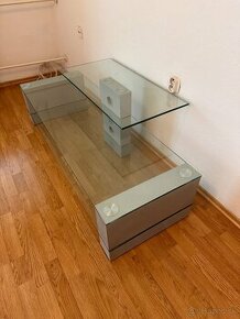 Predam skleneny stolik pod TV a sklenenu skrinku