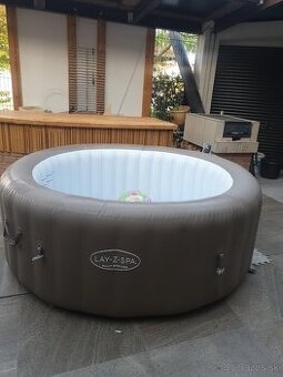 Vírivka Lay-Z-Spa Palm Springs vo vynikajucom stave