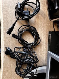 Rôzne počítačové a video káble - HDMI, USB-C, Mini DisplayPo