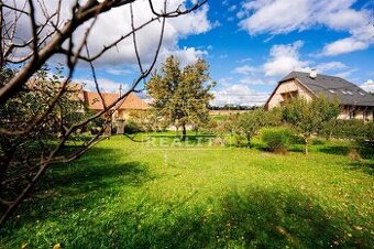 LEN U NÁS  RODINNÝ DOM PRI LESE s VEĽKÝM POZEMKOM 1000 m2