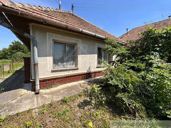 Vidiecky rodinný domček na priestrannom pozemku v obci Mar