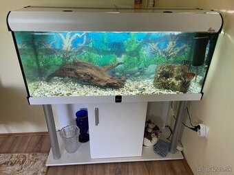 Akvárium s komplet zariadením