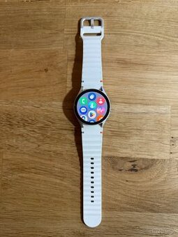 Predám športové hodinky Samsung Galaxy Watch 7 40 mm
