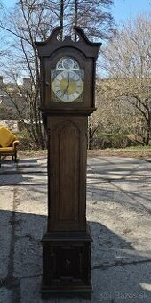 Podlahové mechanické hodiny