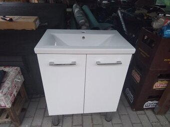 Predám umývadlo so skrinkou zrkadlo