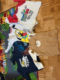 Darujem veľkú krabicu oblečenia.