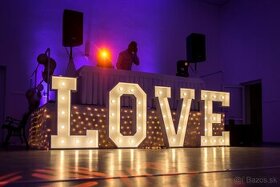 Svetelný nápis LOVE na svadbu Košice