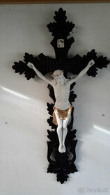 starožitný vyrezávaný kríž s Ježišom - 1
