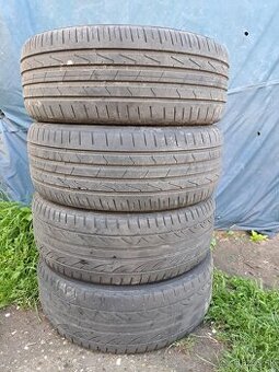 Ponúkame 4 zimné pneumatiky Hankook 205/45 R17