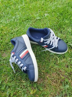 Tommy Hilfiger - 1