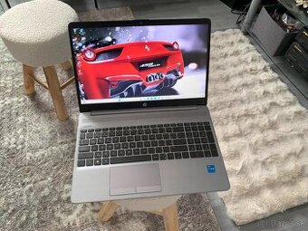 15.6" HP 250 G9/ Core I5/ 16GB RAM/ 256GB SSD/Intel Iris XE