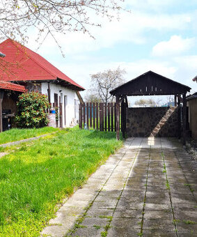 Na predaj 2-poschodový, rodinný dom s bazénom, okres Sečovce
