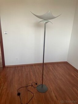 Stojaca lampa