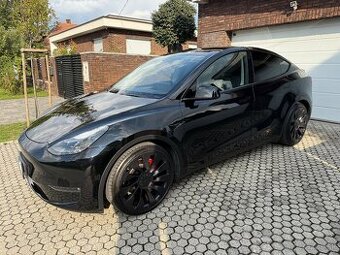 Tesla Model Y PERFORMANCE AWD LONG RANGE