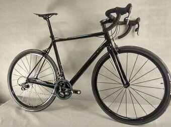 Cestny sportovy karbonovy bicykel